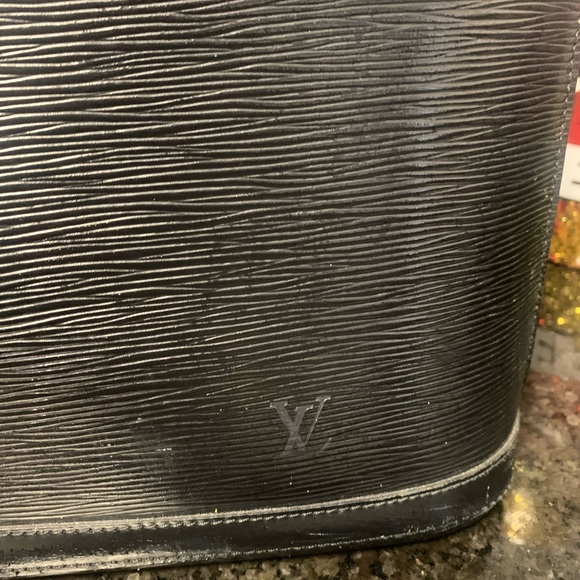 Louis Vuitton Noir Epi Lussac - Picture 4 of 10